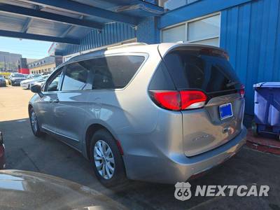 2017 Chrysler Pacifica Touring L 121.6" WB - zdjęcie 2 z 27 - miniatura