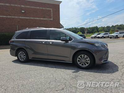 2022 Toyota Sienna XLE 8-Passenger 120.5" WB - zdjęcie 4 z 21 - miniatura