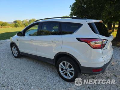 2017 Ford Escape SE - zdjęcie 2 z 44 - miniatura