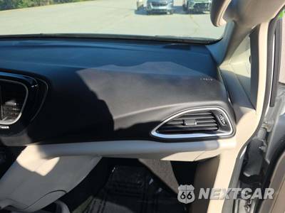 2024 Chrysler Pacifica Touring L 121.6" WB - zdjęcie 20 z 26 - miniatura
