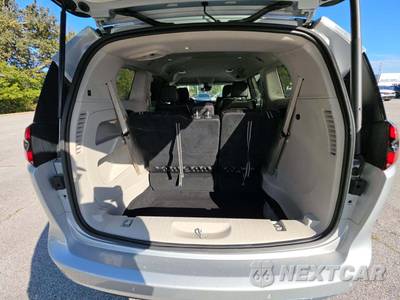 2024 Chrysler Pacifica Touring L 121.6" WB - zdjęcie 15 z 26 - miniatura