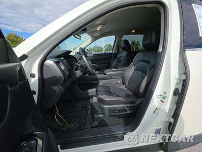 2024 Nissan Pathfinder SL - zdjęcie 6 z 27 - miniatura