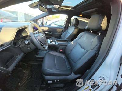 2025 Toyota Sienna Platinum 7-Passenger 120.5" WB - zdjęcie 6 z 27 - miniatura