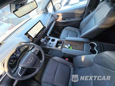 2025 Toyota Sienna Platinum 7-Passenger 120.5" WB - zdjęcie 8 z 27 - miniatura