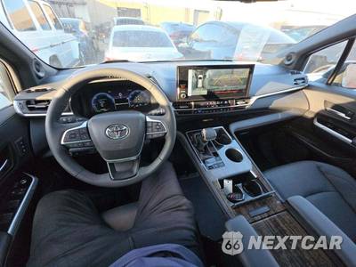 2025 Toyota Sienna Platinum 7-Passenger 120.5" WB - zdjęcie 10 z 27 - miniatura