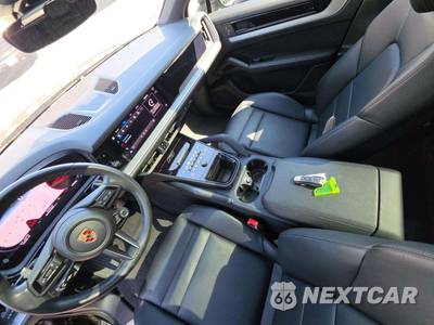 2024 Porsche Cayenne - zdjęcie 8 z 26 - miniatura