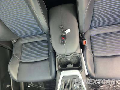 2019 Toyota RAV4 Hybrid XSE - zdjęcie 8 z 23 - miniatura