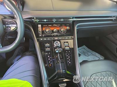 2025 Aston Martin DB12 Coupe - zdjęcie 10 z 22 - miniatura