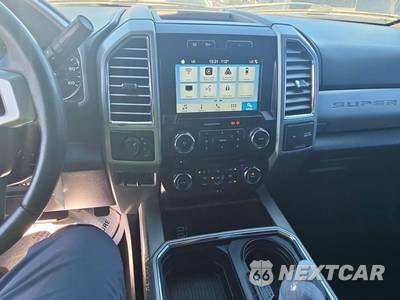 2017 Ford Super Duty F-250 Lariat Crew Cab Medium Bed - zdjęcie 10 z 23 - miniatura