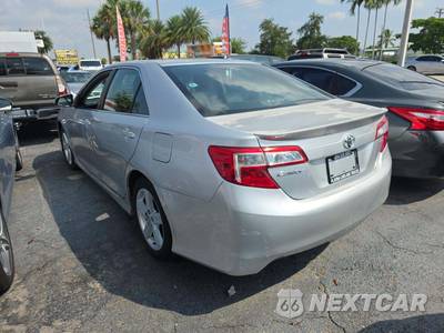 2014 Toyota Camry SE - zdjęcie 2 z 21 - miniatura