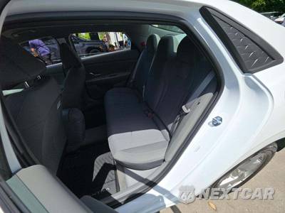 2026 Hyundai Elantra SE - zdjęcie 10 z 21 - miniatura