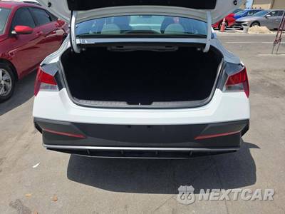 2026 Hyundai Elantra SE - zdjęcie 11 z 21 - miniatura