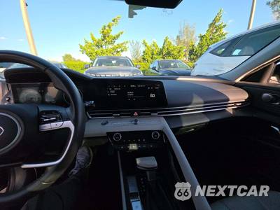 2023 Hyundai Elantra Limited - zdjęcie 10 z 26 - miniatura