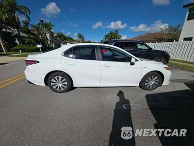 2020 Toyota Camry Hybrid LE - zdjęcie 4 z 25 - miniatura