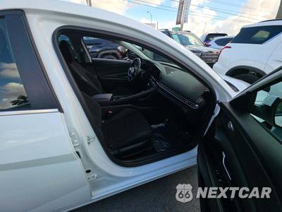 2025 Hyundai Elantra SEL Convenience - zdjęcie 18 z 22 - miniatura