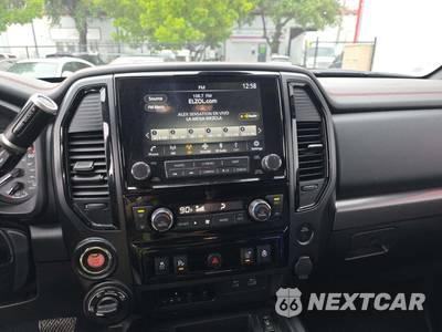 2020 Nissan TITAN PRO-4X Crew Cab Short Bed - zdjęcie 10 z 26 - miniatura