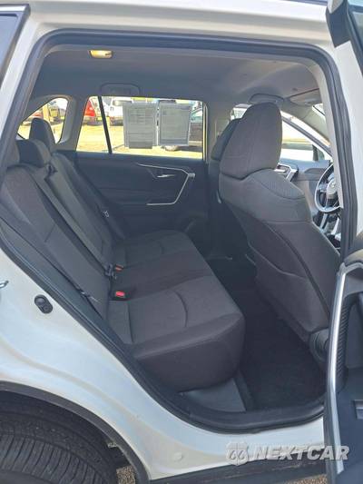 2025 Toyota RAV4 XLE - zdjęcie 13 z 21 - miniatura