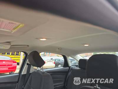 2017 Ford Focus SE Sedan - zdjęcie 8 z 26 - miniatura