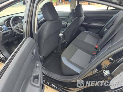 2025 Nissan Versa SV - zdjęcie 10 z 18 - miniatura