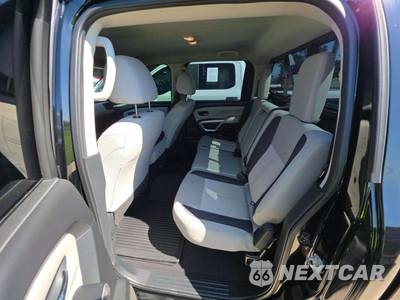 2022 Nissan TITAN SV Crew Cab Short Bed - zdjęcie 13 z 31 - miniatura