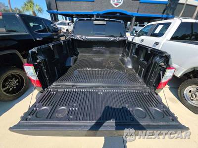 2022 Nissan TITAN SV Crew Cab Short Bed - zdjęcie 14 z 31 - miniatura