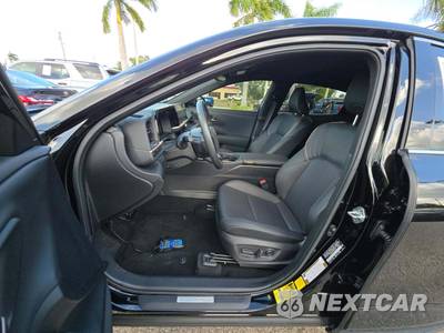 2025 Toyota Crown XLE - zdjęcie 6 z 28 - miniatura