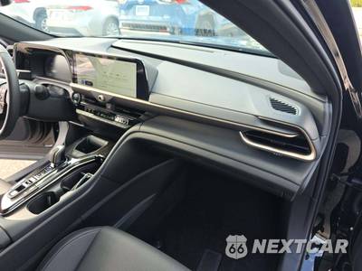 2025 Toyota Crown XLE - zdjęcie 19 z 28 - miniatura