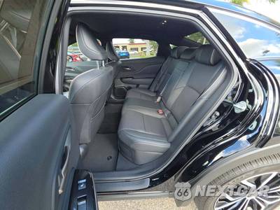 2025 Toyota Crown XLE - zdjęcie 13 z 28 - miniatura