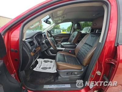 2019 Nissan TITAN Platinum Reserve Crew Cab Short Bed - zdjęcie 6 z 42 - miniatura