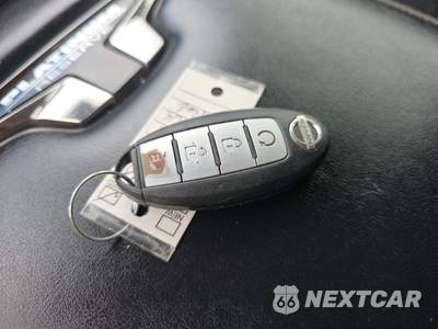 2019 Nissan TITAN Platinum Reserve Crew Cab Short Bed - zdjęcie 8 z 42 - miniatura