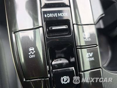 2025 Toyota Crown XLE - zdjęcie 28 z 30 - miniatura