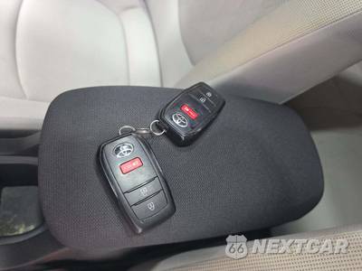 2024 Toyota Corolla Cross LE - zdjęcie 8 z 26 - miniatura