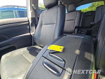 2019 Toyota Highlander Hybrid Limited - zdjęcie 8 z 23 - miniatura
