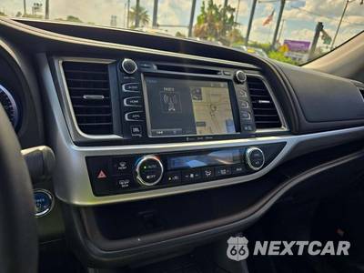 2019 Toyota Highlander Hybrid Limited - zdjęcie 10 z 23 - miniatura