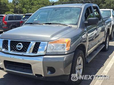 2013 Nissan TITAN SV Crew Cab Short Bed