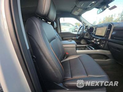 2026 Ford Super Duty F-250 Lariat Crew Cab Medium Bed - zdjęcie 18 z 20 - miniatura