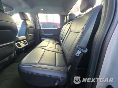 2026 Ford Super Duty F-250 Lariat Crew Cab Medium Bed - zdjęcie 13 z 20 - miniatura