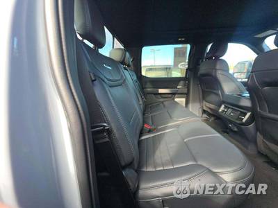 2026 Ford Super Duty F-250 Platinum Crew Cab Medium Bed - zdjęcie 16 z 20 - miniatura