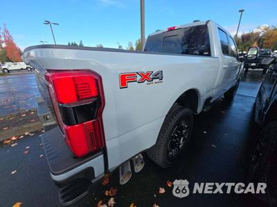 2026 Ford Super Duty F-250 Platinum Crew Cab Medium Bed - zdjęcie 3 z 20 - miniatura