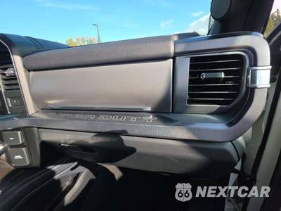 2025 Ford Super Duty F-350 Platinum Crew Cab Medium Bed - zdjęcie 19 z 20 - miniatura