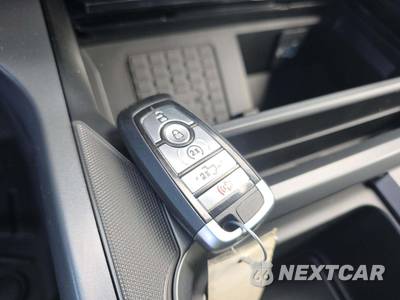 2026 Ford Super Duty F-350 Lariat Crew Cab Medium Bed - zdjęcie 8 z 20 - miniatura