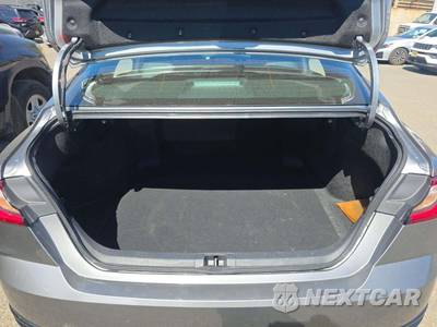 2026 Toyota Camry SE - zdjęcie 14 z 21 - miniatura