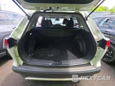 2023 Toyota Corolla Cross XLE - zdjęcie 14 z 23 - miniatura