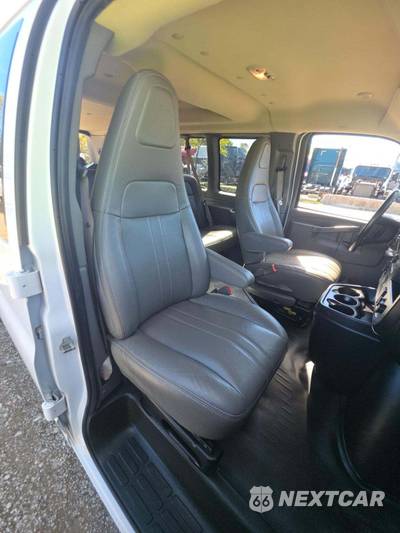 2023 Chevrolet Express 2500 Passenger Van LS 1LS 135.2" WB - zdjęcie 15 z 22 - miniatura