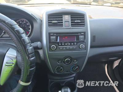 2015 Nissan Versa SV - zdjęcie 7 z 23 - miniatura