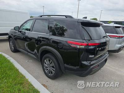 2025 Nissan Pathfinder SV - zdjęcie 2 z 21 - miniatura