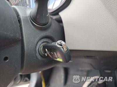 2025 Toyota Corolla LE Sedan - zdjęcie 8 z 20 - miniatura