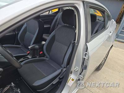2025 Nissan Versa SV - zdjęcie 6 z 21 - miniatura