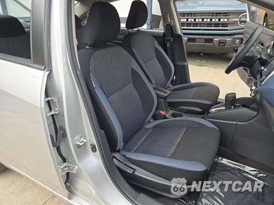 2025 Nissan Versa SV - zdjęcie 18 z 21 - miniatura