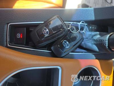 2022 Toyota Avalon Hybrid Limited - zdjęcie 8 z 21 - miniatura